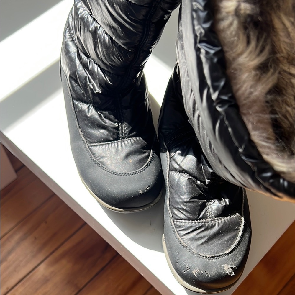 Sporto vintage moon-type boots (with a tiny zippered pocket)